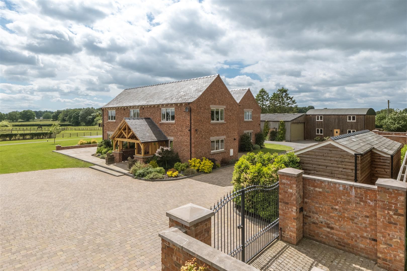 5 bedroom  Detached House for Sale in Little Budworth